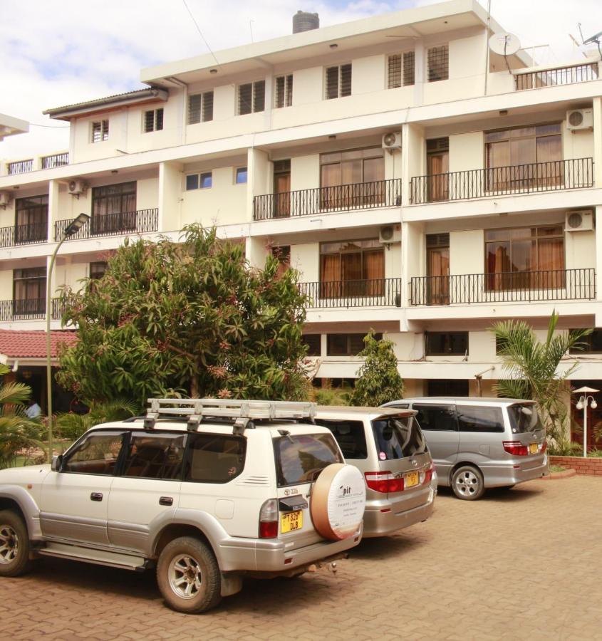 Kilimanjaro Crane Hotel Moshi Kültér fotó
