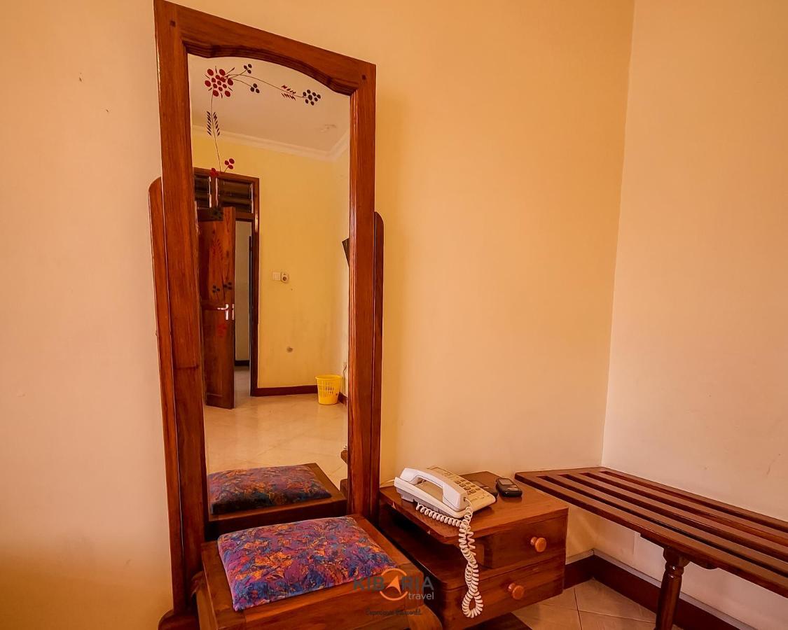 Kilimanjaro Crane Hotel Moshi Szoba fotó