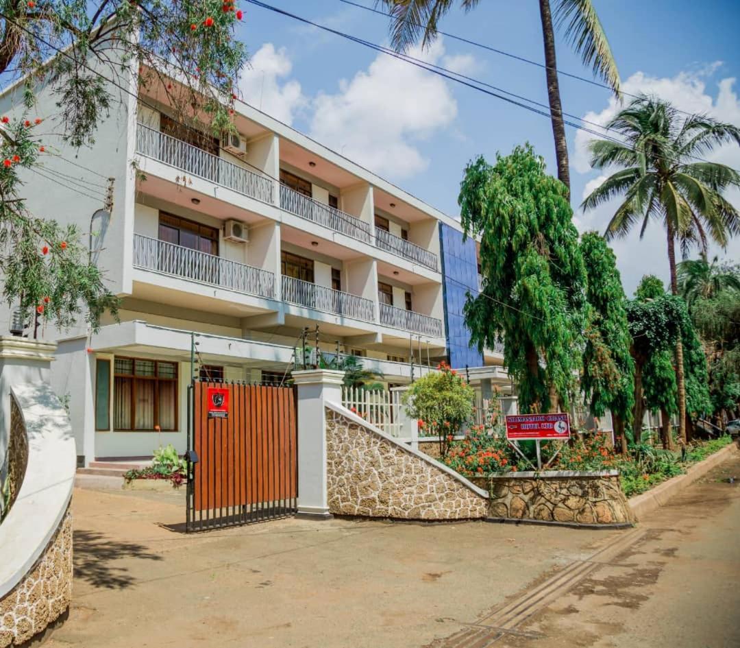 Kilimanjaro Crane Hotel Moshi Kültér fotó